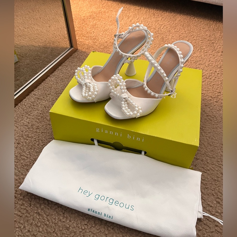 White/ pearl wedding heels

Never worn
